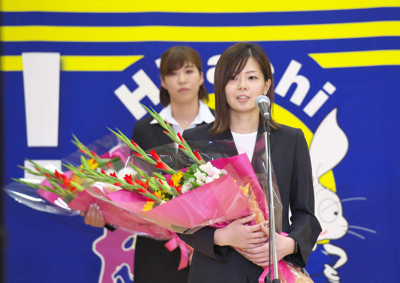 6月のファン感謝祭であいさつする佐藤美弥さん（日立リヴァーレ提供）
