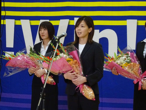 オンラインファン感謝祭で引退報告をする元バレーボール女子日本代表セッターの佐藤美弥さん(日立リヴァーレ提供)