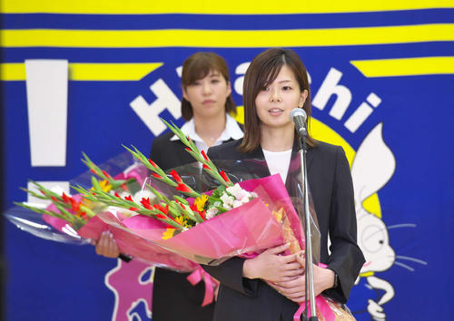 6月のファン感謝祭であいさつする佐藤美弥さん(日立リヴァーレ提供)