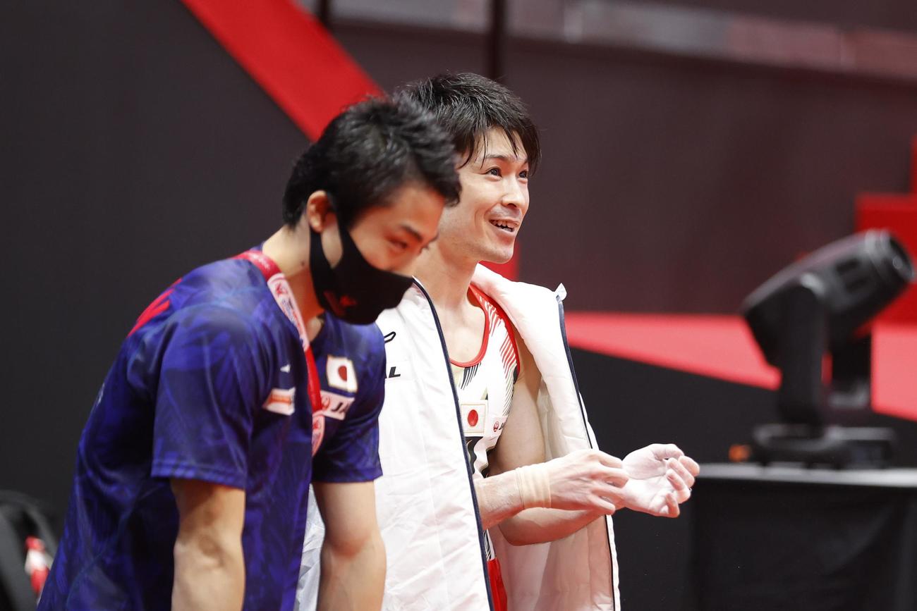 体操世界選手権の公式練習で笑顔を見せる内村（代表撮影）