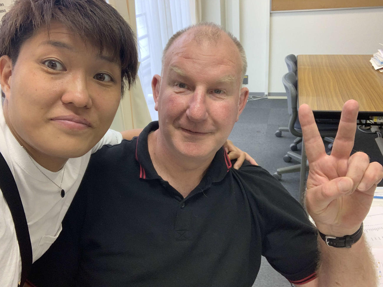 村上愛梨（左）が全幅の信頼を寄せる、横河武蔵野アルテミ・スターズ前ヘッドコーチのスティーブ・タイナマン氏