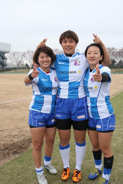 横河武蔵野アルテミ・スターズでプレーする15人制ラグビー女子元日本代表の村上愛梨（中央）（19年12月）
