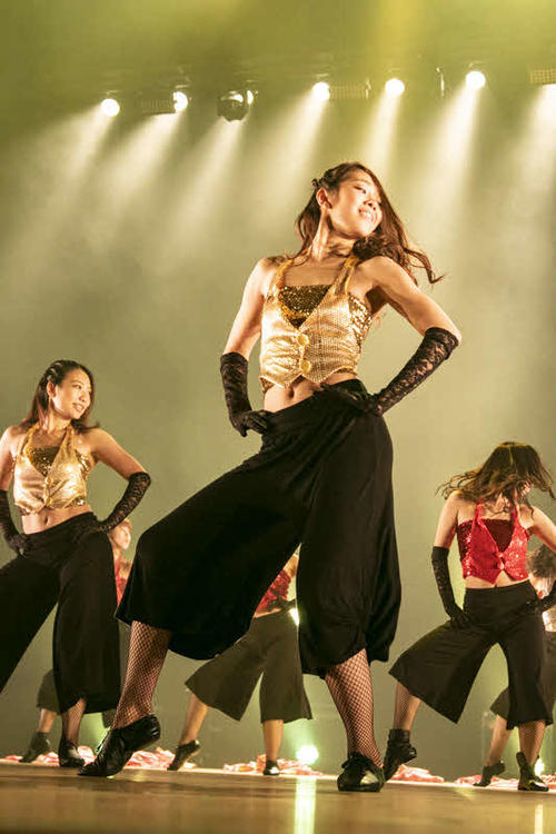 さまざまなダンスの要素が取り入れられている