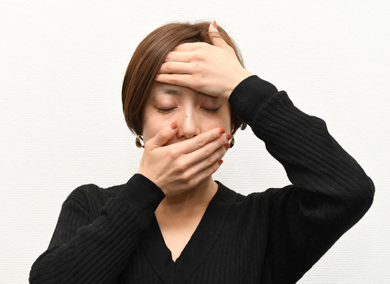 塗りにくい場所も同じで、塗りこまず、じっくりと手をあてる