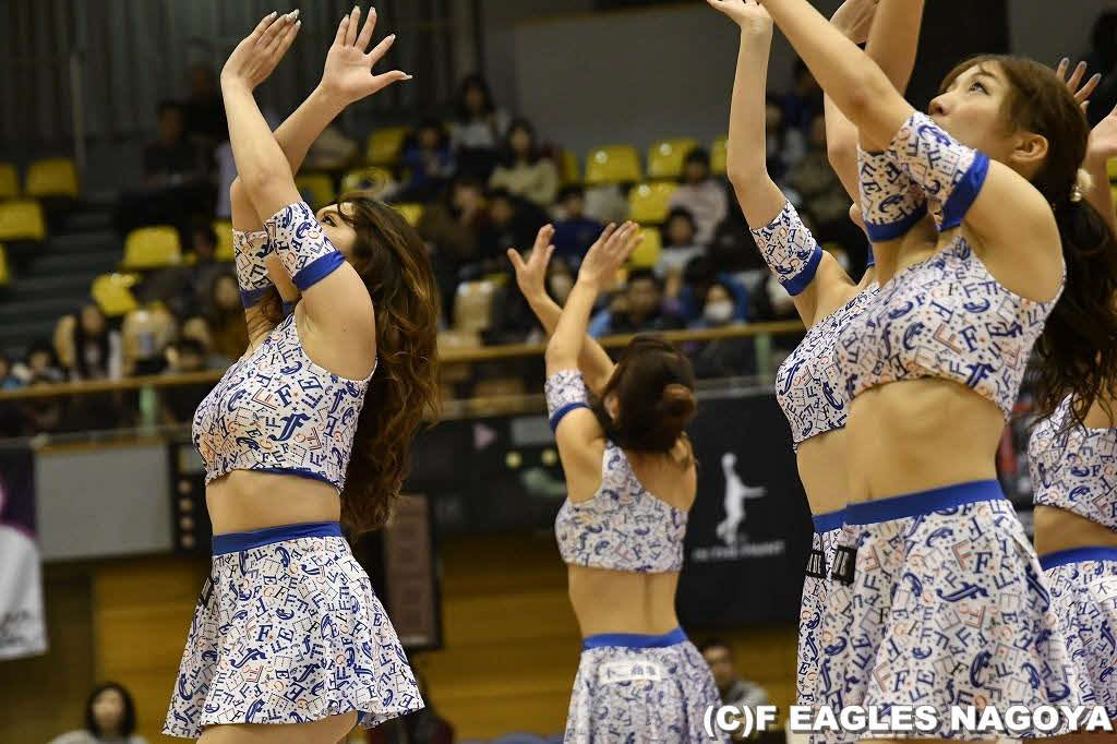 FEgirlsのヴォーグダンス