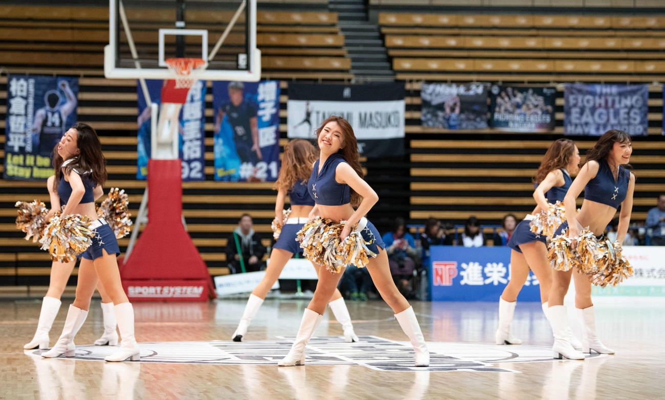 曲ごとにダンスのフォーメーションを変化させながらセンターを毎回変える「Zgirls」