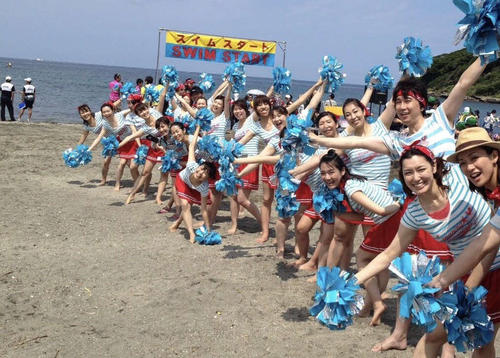 館山わかしおトライアスロンでは参加者に声援を送った