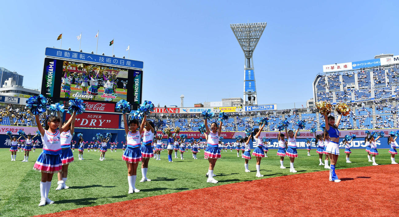 横浜スタジアムでパフォーマンス（C）YDB