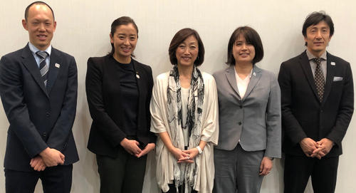 デュアルキャリアセミナーの登壇者。左から小池岳太氏、伊藤華英氏、田中ウルヴェ京氏、野口順子氏、朝原宣治氏