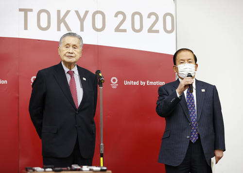 武藤事務総長（右）と森会長（代表撮影）