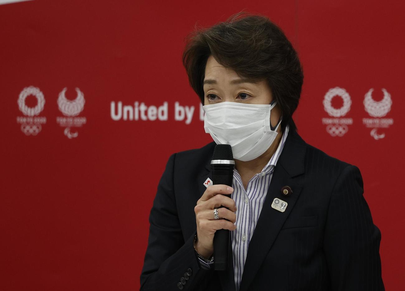 東京五輪・パラリンピック組織委の新会長として承認され、あいさつする橋本聖子氏（代表撮影）