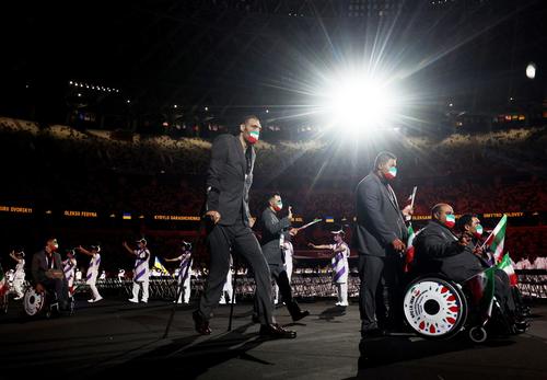 東京パラリンピック開会式　イランの入場行進　モルテザ・メフルザドセラクジャニ（ロイター）