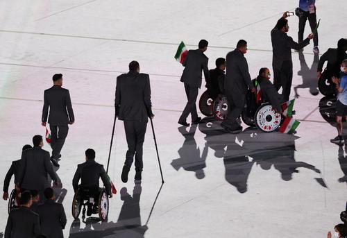 東京パラリンピック開会式　イランの入場行進（ロイター）