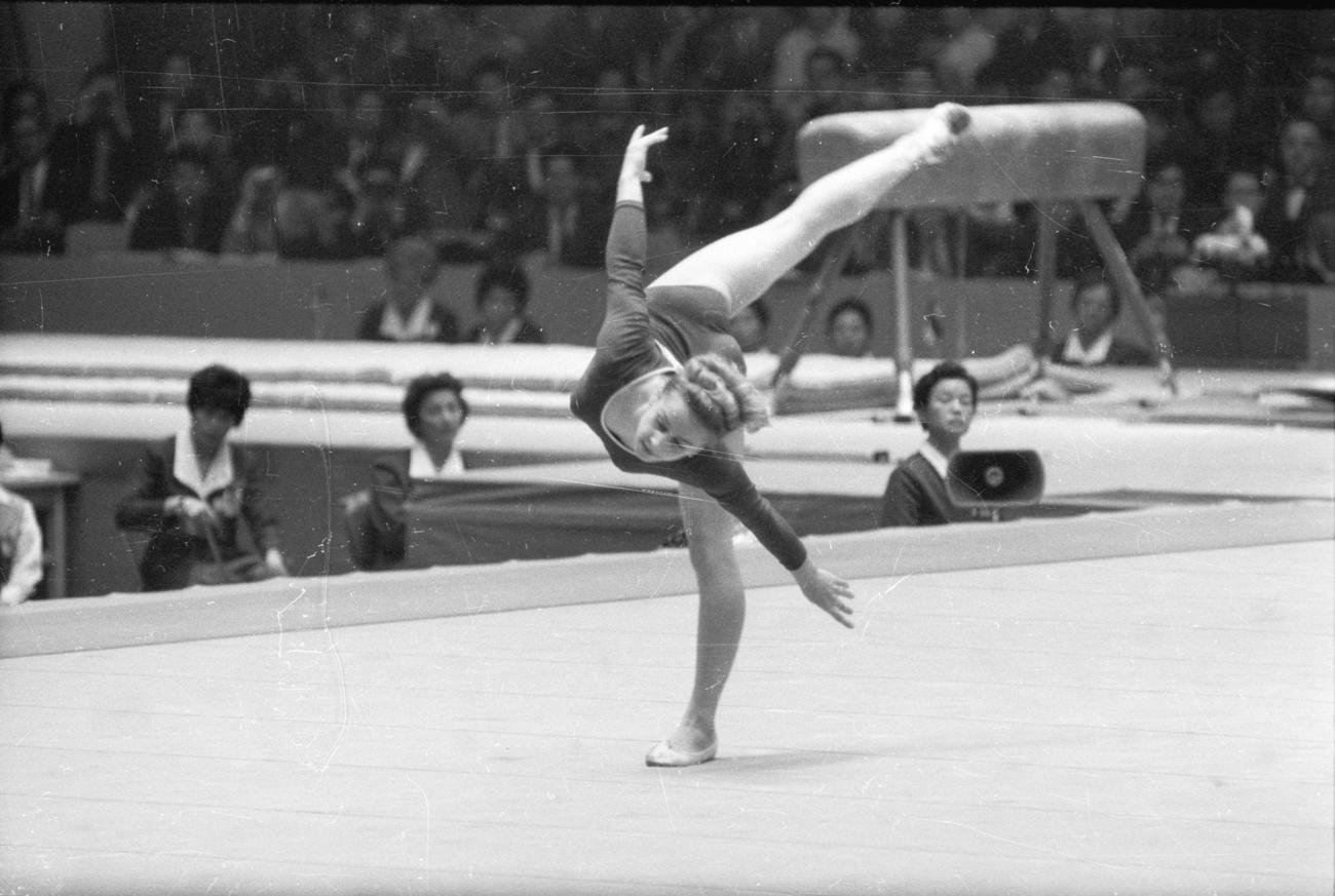 「オリンピックの名花」「体操の名花」と言われた、ベラ・チャスラフスカ（1964年10月撮影）