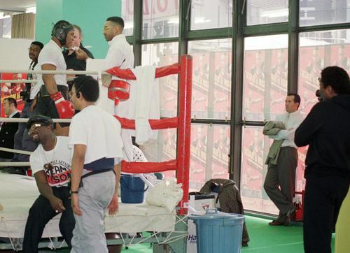 マイク・タイソンの練習を見学に訪れた長嶋茂雄氏（1990年2月撮影）