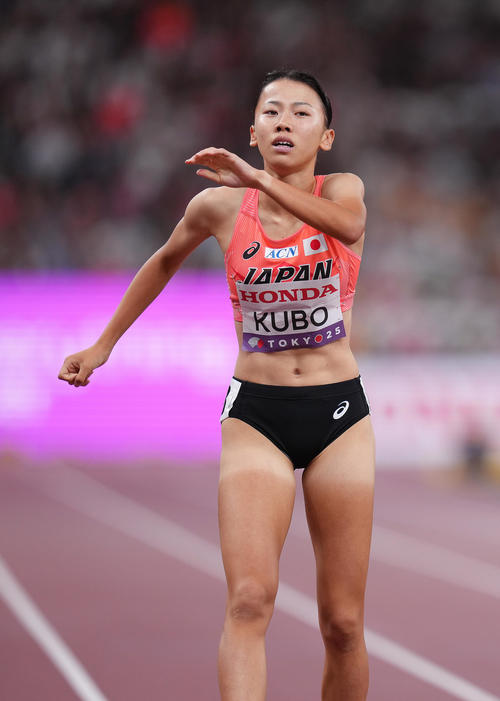女子800メートル予選で敗退となった久保(撮影・足立雅史)