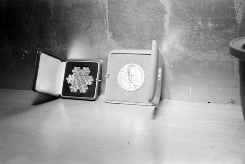 冬季五輪日本初のメダルとなった猪谷千春が回転で獲得した銀メダル(1956年3月28日)
