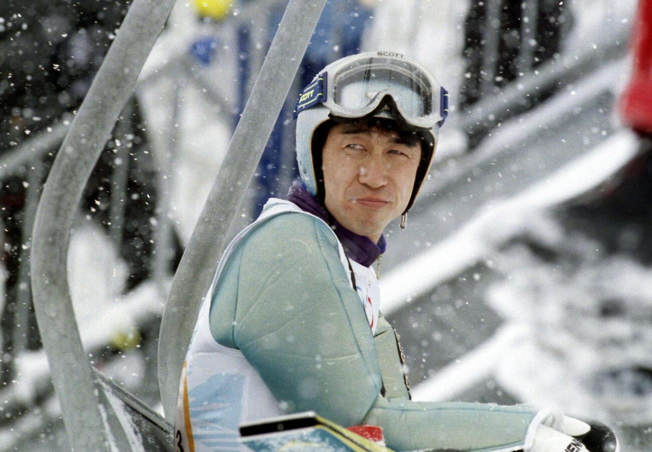 1998年2月、長野五輪ジャンプ団体で1回目、79・5メートルの失敗ジャンプに終わり渋い表情の原田雅彦