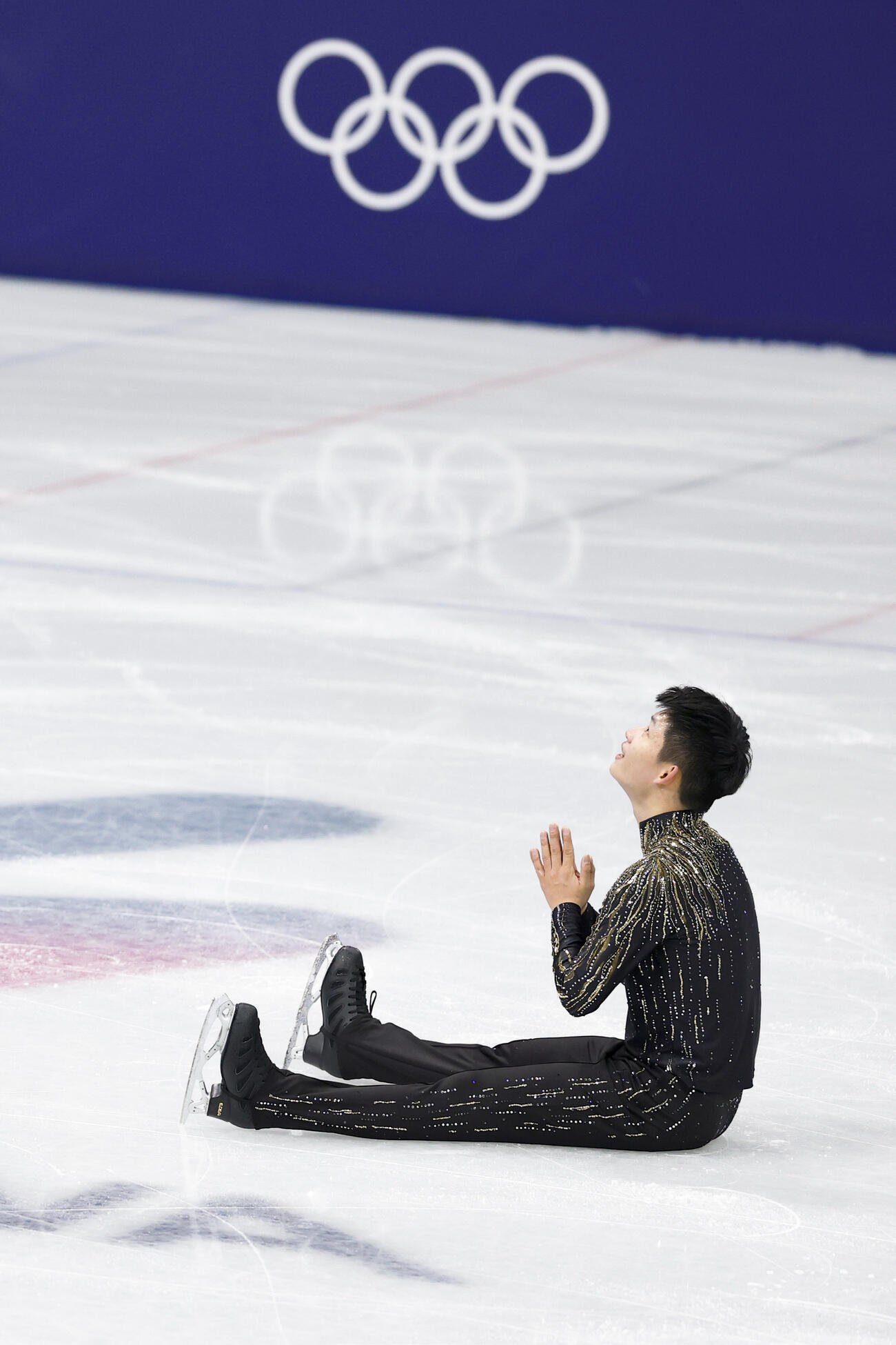 男子フリーの演技を終え、手を合わせる李宇翔（共同）