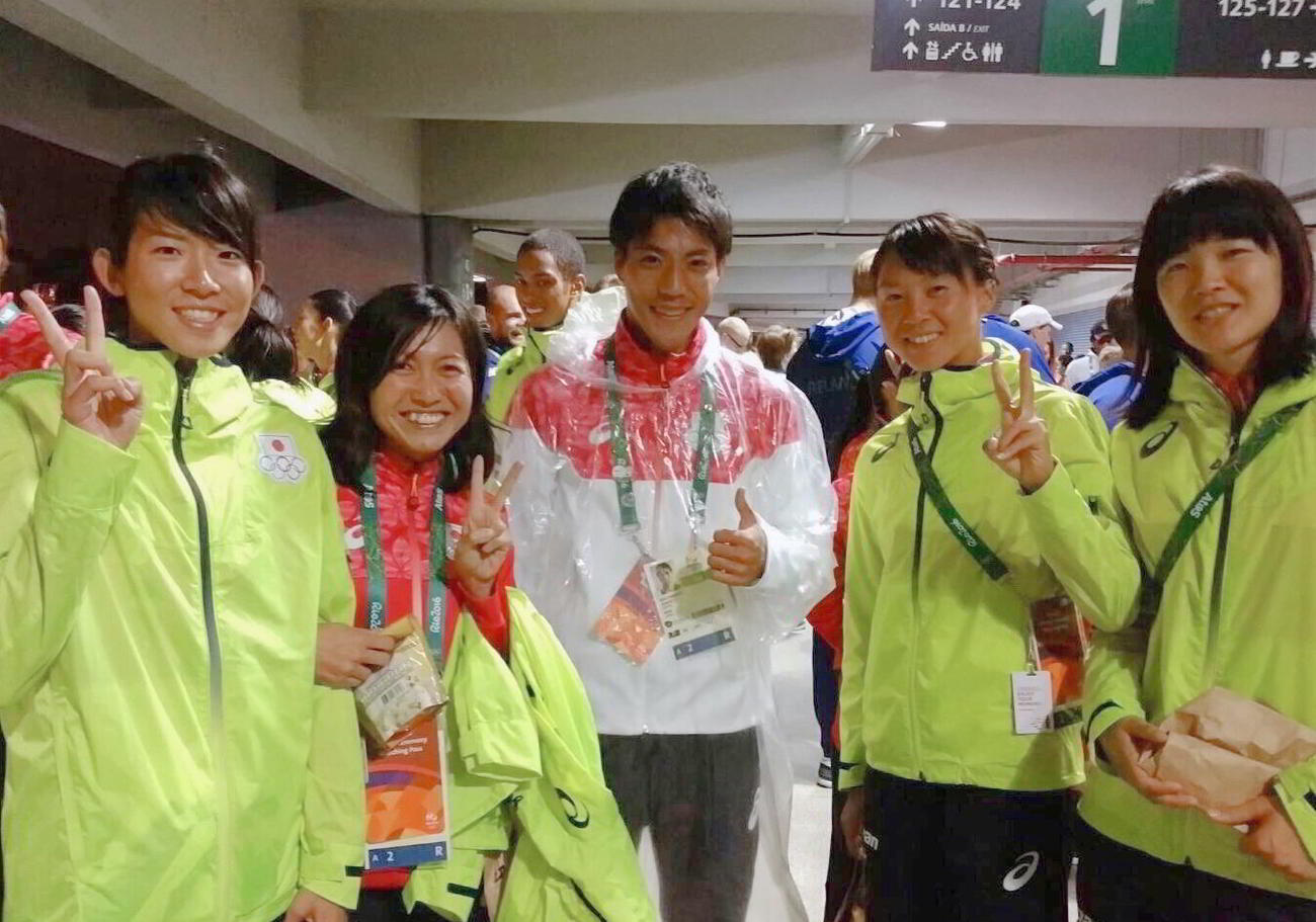 リオデジャネイロ五輪での筆者（左から２人目）と山県（中央）