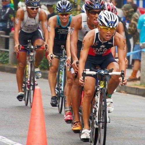 2015年トライアスロン日本選手権に出場した今井(先頭)