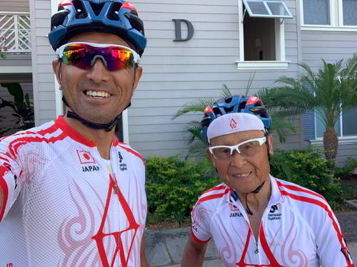 ハワイで合宿中の稲田さん（右）と山本コーチ