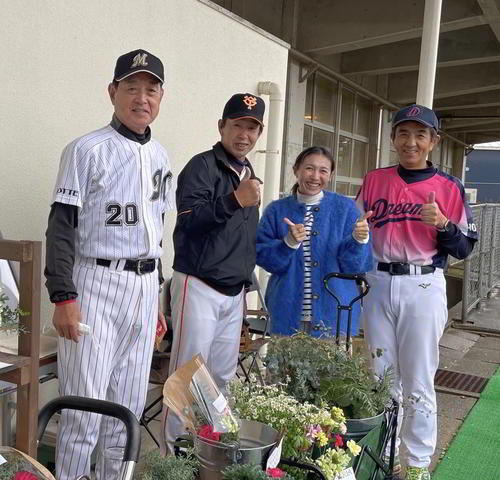 左から元ロッテの木樽さん、元巨人の篠塚さん、筆者、銚子スポーツタウンの小倉和俊社長