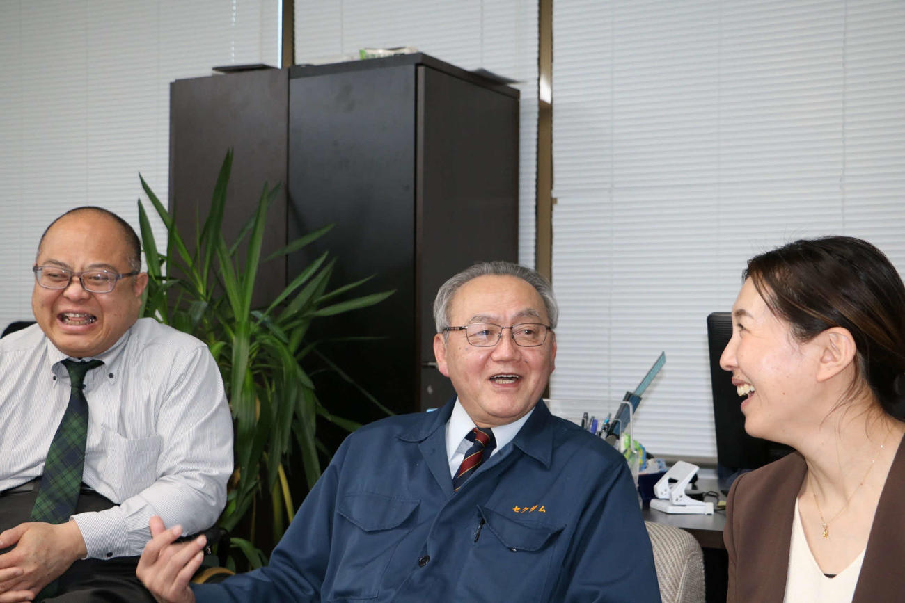 対談中、左は田中将さん、真ん中は竹下年成さん