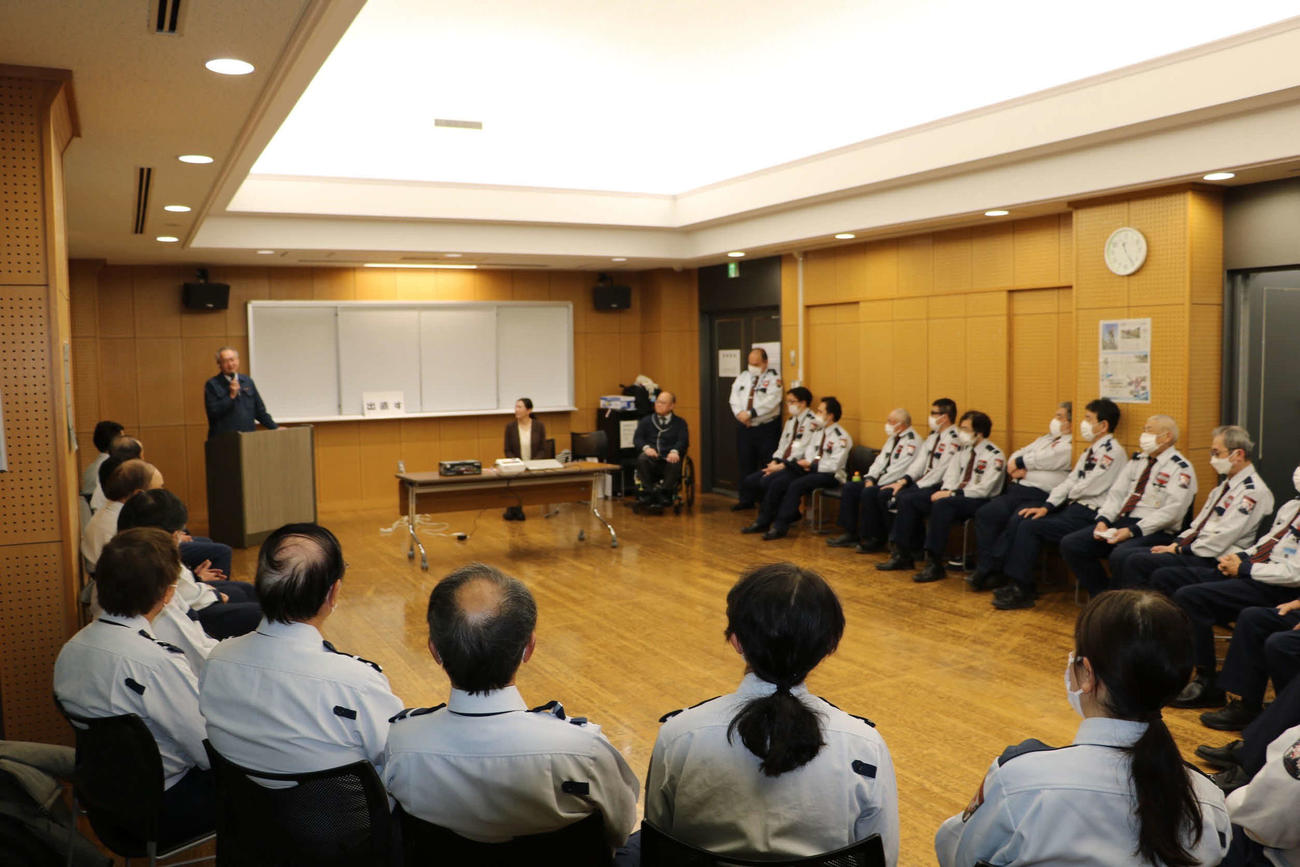 講演会の様子、30名ほどの警備員が参加