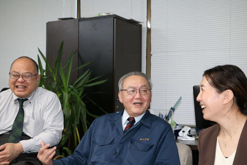 対談中、左は田中将さん、真ん中は竹下年成さん