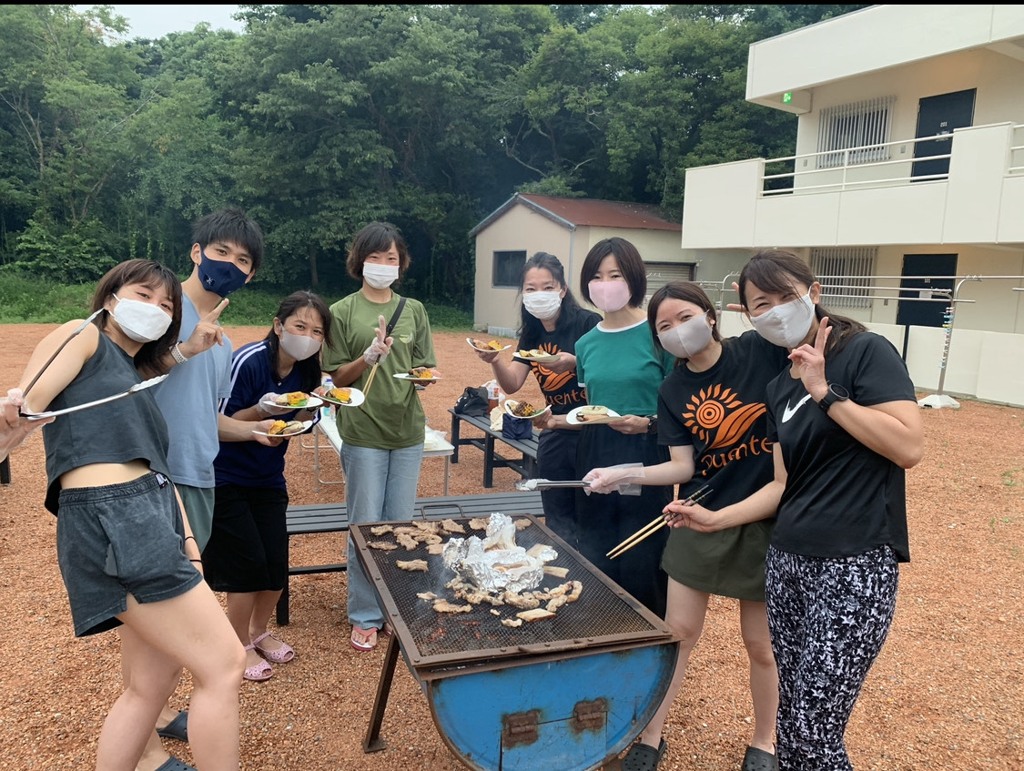 合宿中、バーベキューで楽しい食事