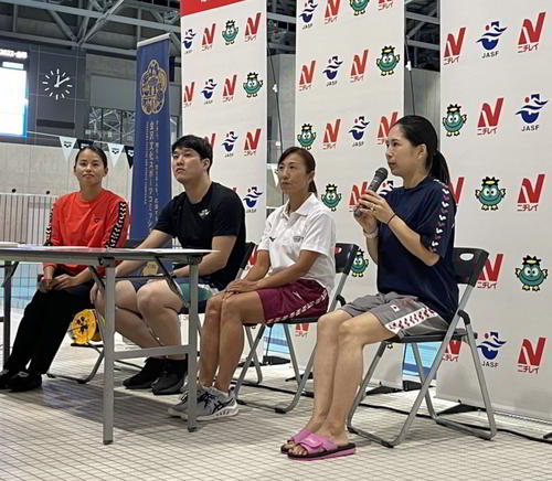 トークショーに参加したオリンピアン。左から清水咲子さん、小堀勇気さん、浅田雅子さん、筆者