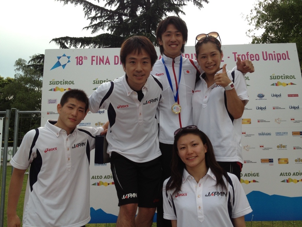 2012年イタリアGP　左から3人目が坂井、4人目が筆者