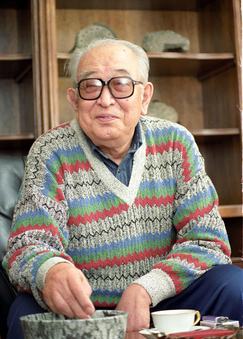 国民栄誉賞受賞でインタビューを受ける黒沢監督