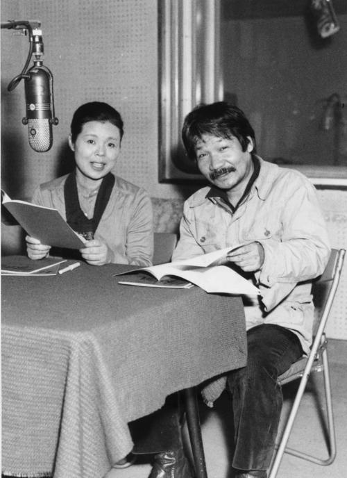 まんが日本昔ばなしスペシャル「火のくに物語り」の収録スタジオから市原悦子さんと常田富士男さん