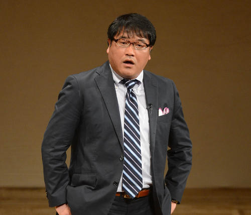 お笑いライブ「我らの高田笑学校」で会場を沸かせたカンニング竹山