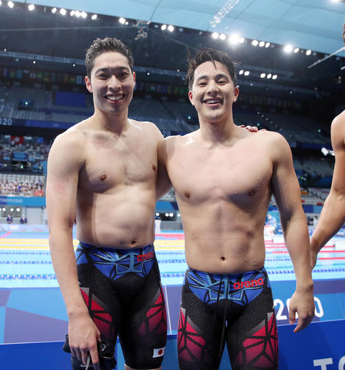 男子200メートル個人メドレー決勝　4位の瀬戸（右）と6位の萩野（撮影・パオロ　ヌッチ）