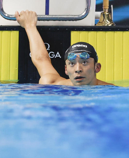 6月20日、世界水泳ブダペスト男子100メートル背泳ぎ決勝のレースを終えた入江（共同）