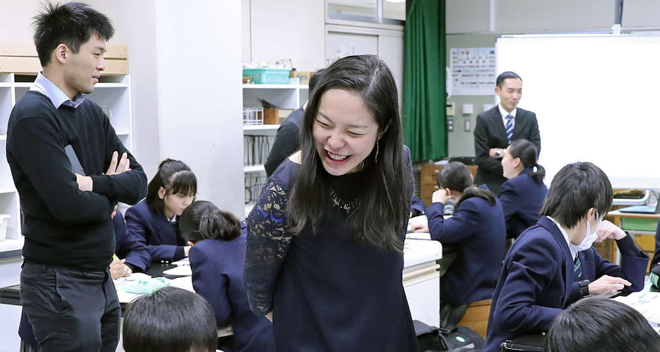 チーム分析担当のジャズピアニストで数学者の中島さち子氏（中央）