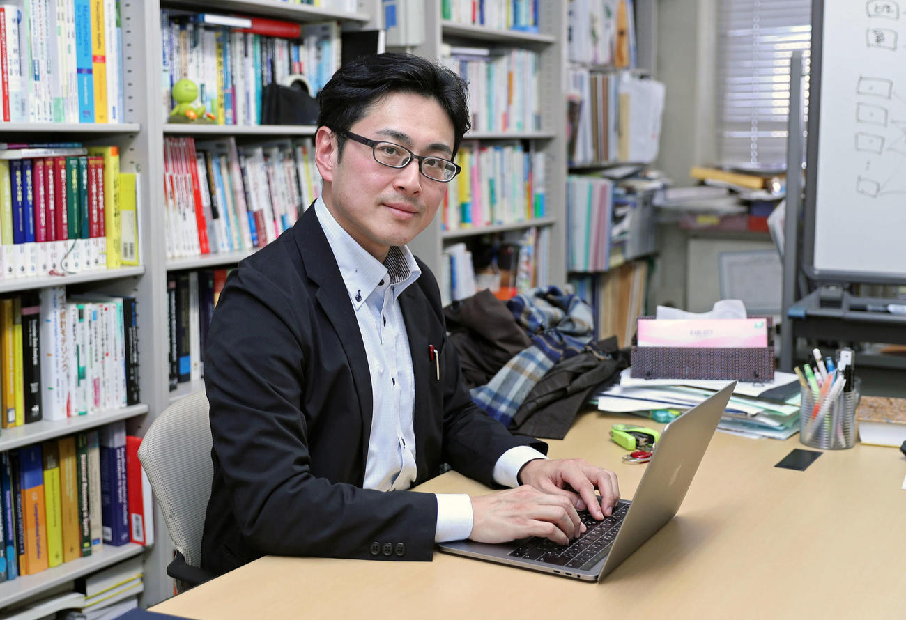 中央大理工学部数学科の酒折准教授