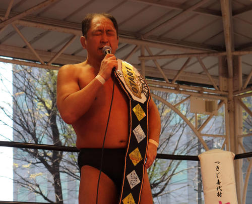 ゼロワン靖国大会でマイクを持ち、熱く語る大谷晋二郎