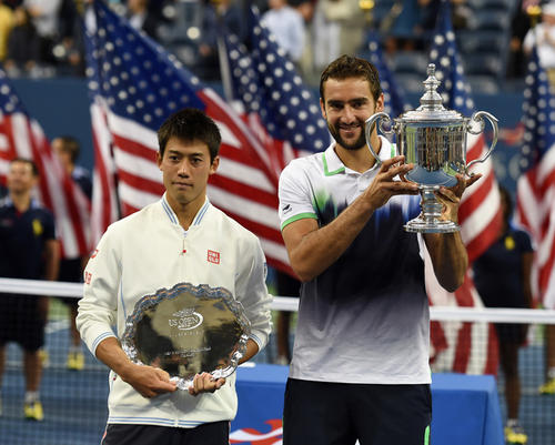 14年9月、全米オープン男子シングルスの閉会式で。優勝のマリン・チリッチ（右）と準優勝の錦織圭