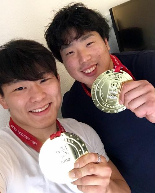 グランドスラム・パリ大会で初優勝した向翔一郎（左）と影浦心