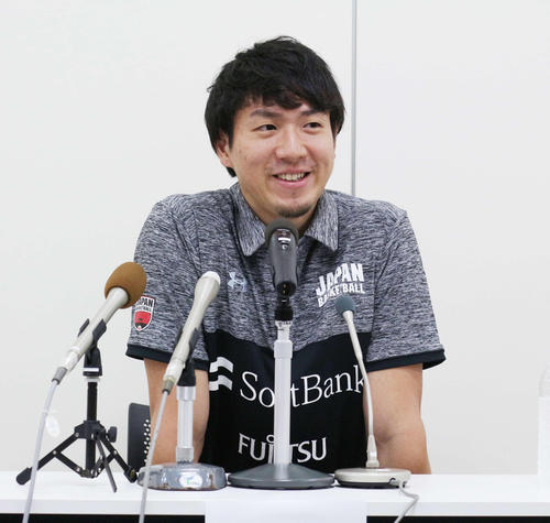 オーストラリア・ブレッツへの移籍会見に臨んだ比江島（撮影・戸田月菜）