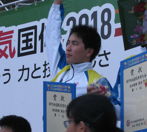 200メートルリレーで優勝した千葉の川崎駿（撮影・益田一弘）