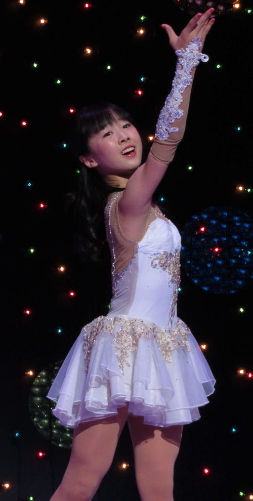 ミュージカル「ブロードウェイ　クリスマス・ワンダーランド」のプレスコールに登場し、踊りを披露する本田望結（撮影・遠藤尚子）