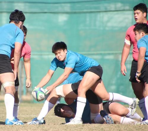 元旦ゲバで果敢なプレーを披露する早大の選手たち