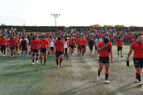 花園出場を逃し泣きながら引きあげる京都工学院の選手たち（2019年11月17日撮影）