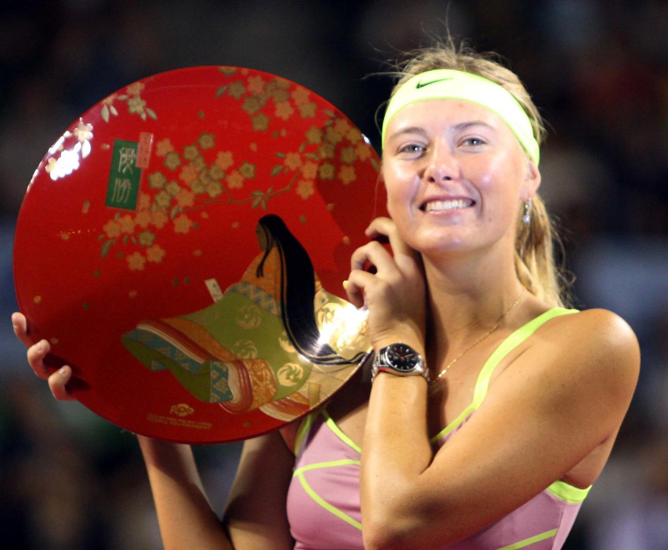09年、東レ・パンパシフィックオープン女子シングルスで優勝したシャラポワ