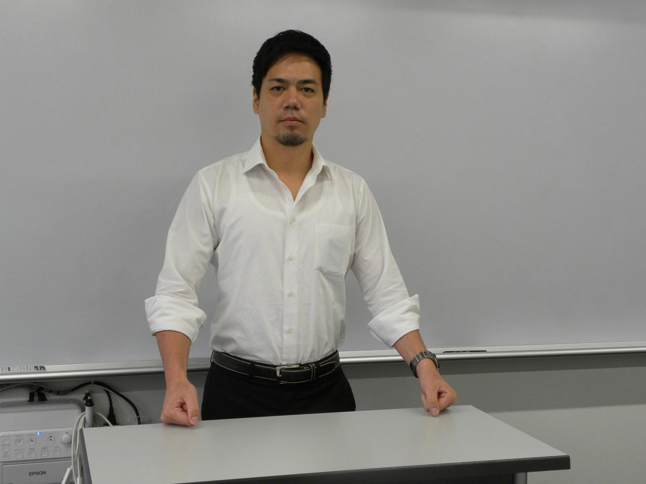 履正社医療スポーツ専門学校のスポーツ外国語学科で学科長を務める佐藤秀典氏（撮影・松本航）